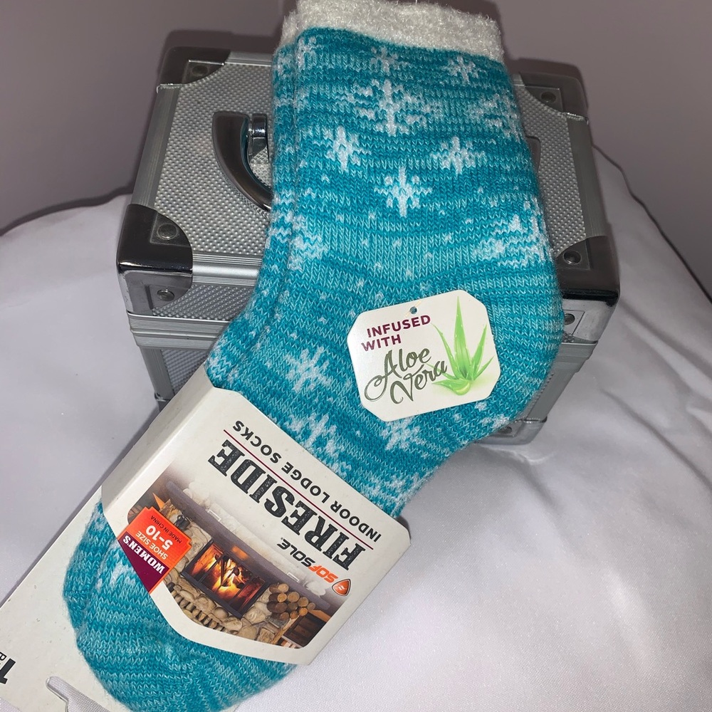 SofSole Fireside ALOE VERA Cute Cozy Socks BLUE